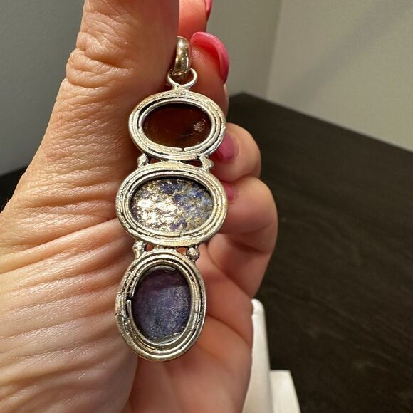 SALE! Sterling silver and three stone pendant! - Picture 6 of 7